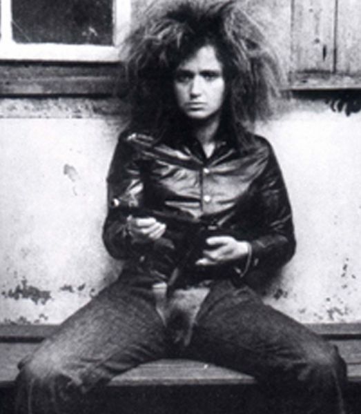 tl_files/liebreiz/bilder/allgemein/valie export - genital panik 1977.jpg